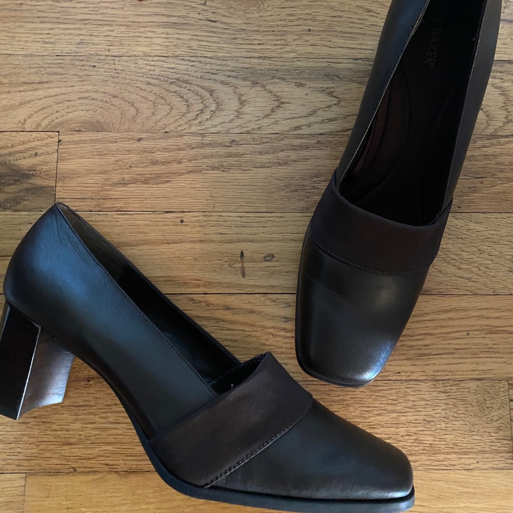 NWT Brown Square-Toe Heel